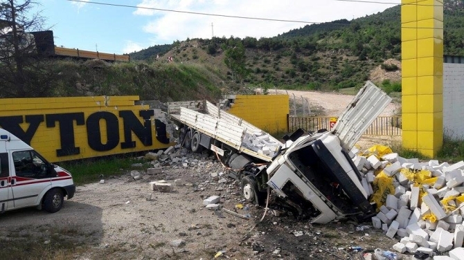 BAYIRKÖY'DE FECİ KAZA 1