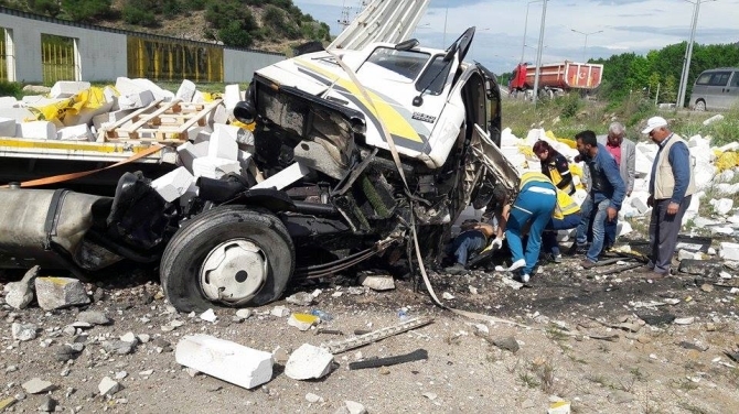 BAYIRKÖY'DE FECİ KAZA 3