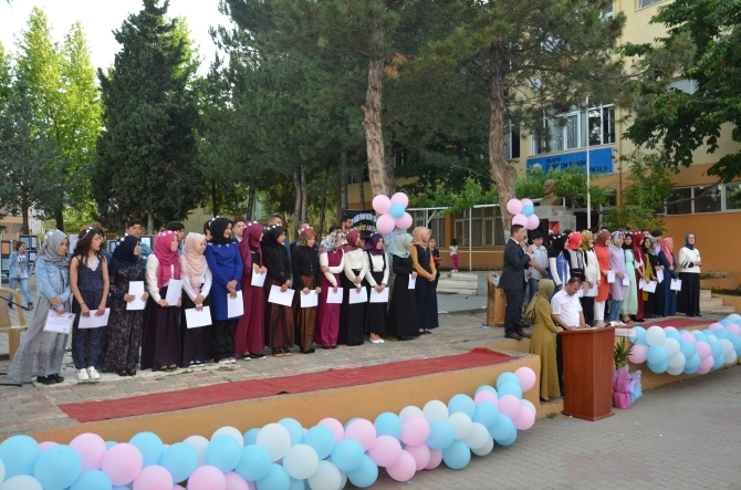 İMAM HATİP MEZUNLARINI UĞURLADI 12