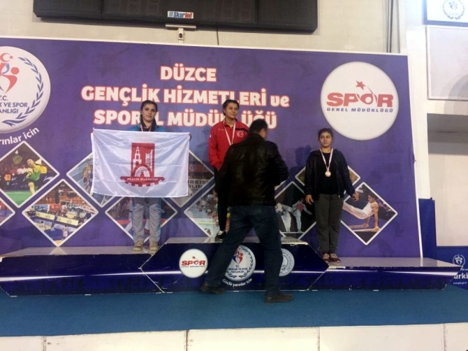 BİLECİK BELEDİYESPOR HALTER TAKIMI 3 KUPAYLA DÖNDÜ 10