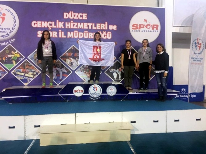 BİLECİK BELEDİYESPOR HALTER TAKIMI 3 KUPAYLA DÖNDÜ 8