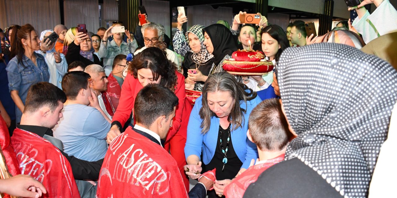 Bilecik’te anlamlı asker kınası