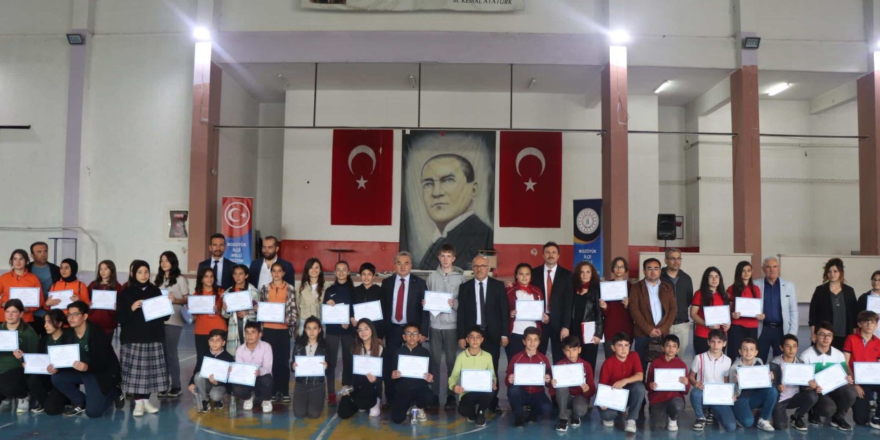 Bozüyük'te Bilgi Yarışması Düzenlendi