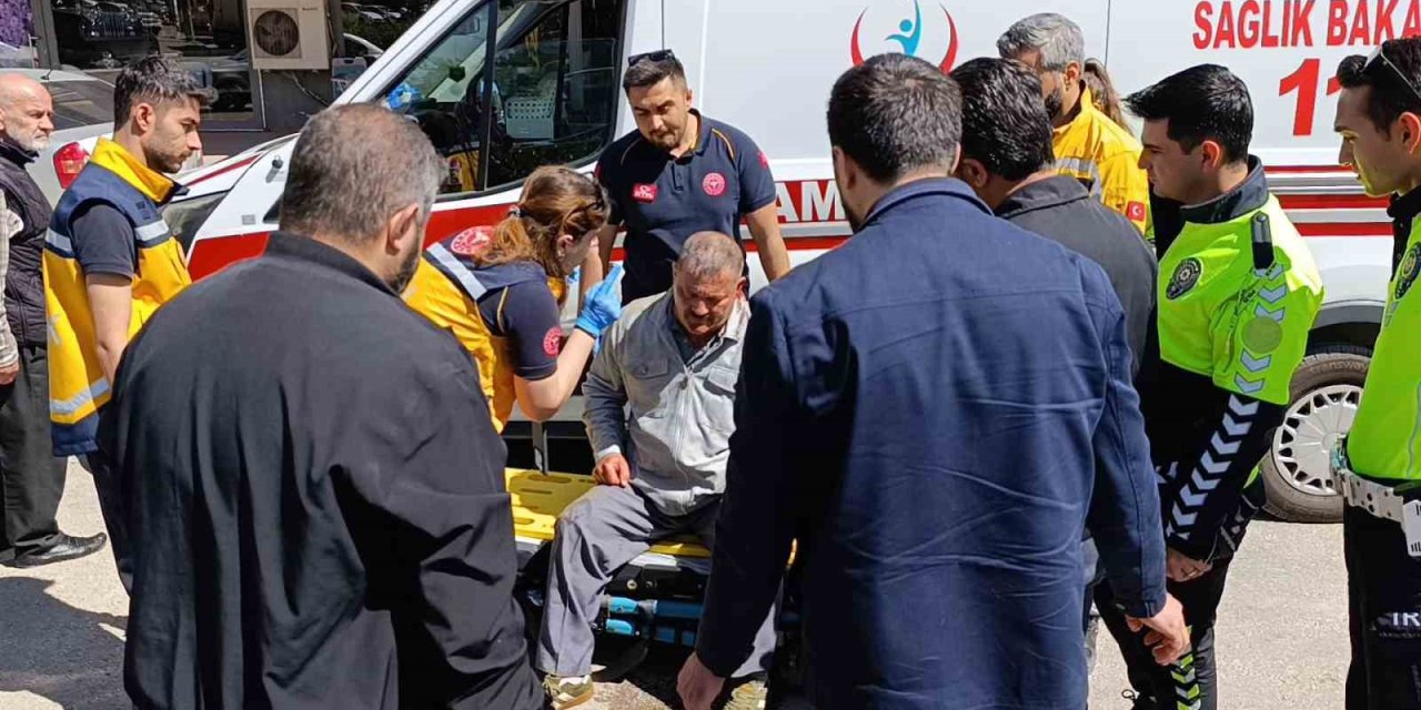 Kamyonet İle Çarpıştı Tedaviyi Reddetti, Hastanede Beyin Kanaması Sebebiyle Yoğun Bakıma Alındı