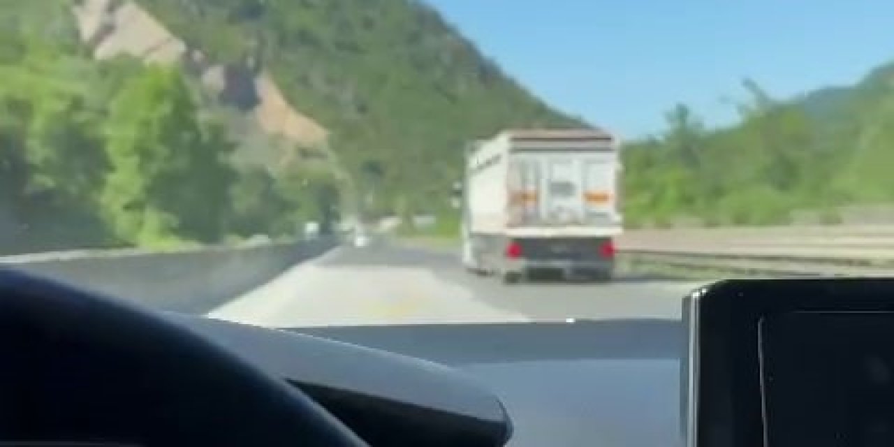 120 Kilometre Hızla Gitti, Önündeki Tıra Yetişemedi