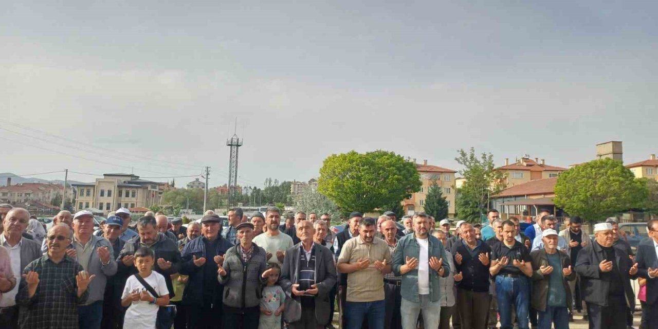 Hacı Adayları Kutsal Topraklara Dualarla Uğurlandı