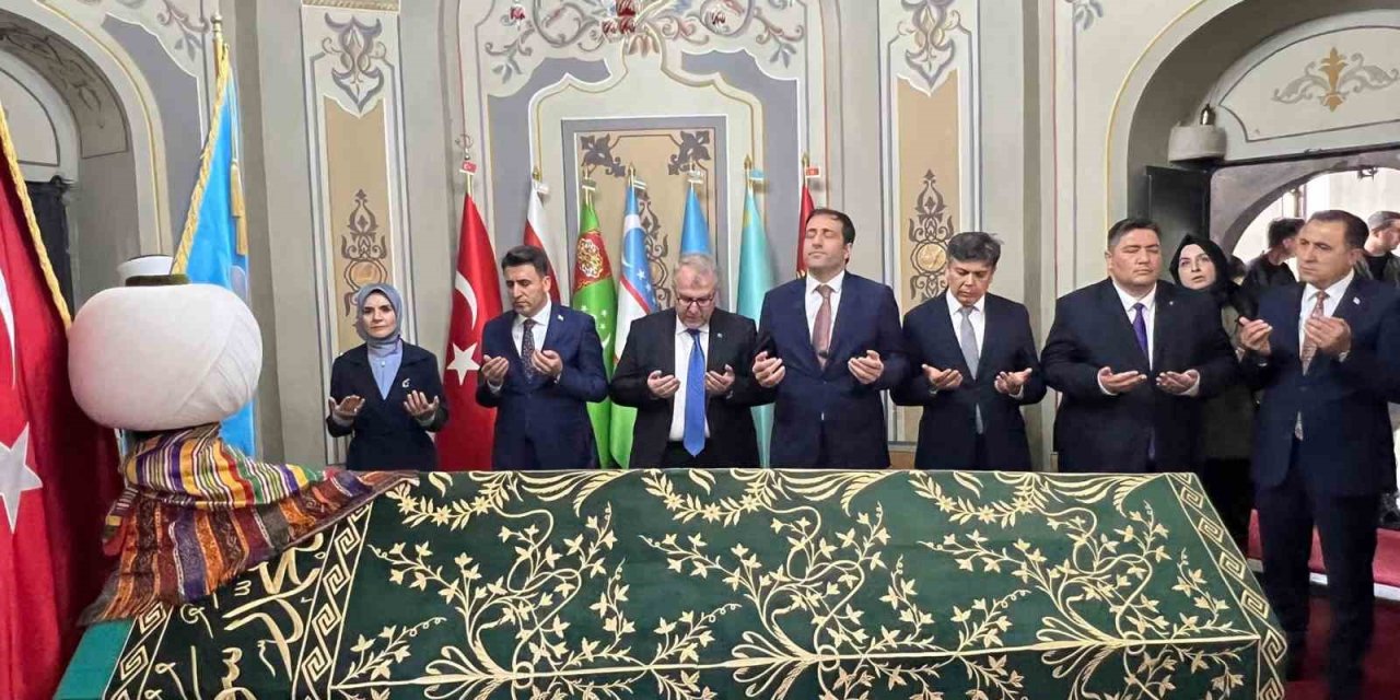 Bakan Göktaş'tan Ertuğrul Gazi Türbesi’ne Ziyaret