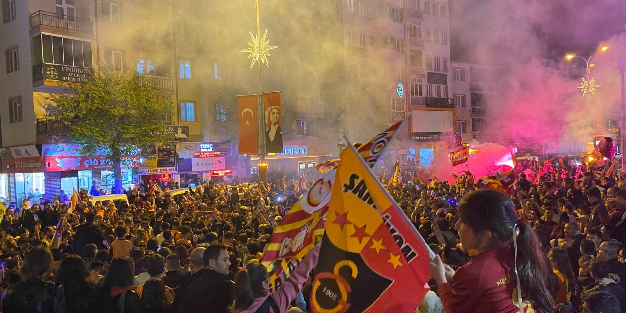 Galatasaraylı Taraftarlar Bozüyük'te Kutlama Yaptı
