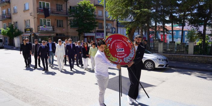 CHP’den alternatif çelenk sunma töreni