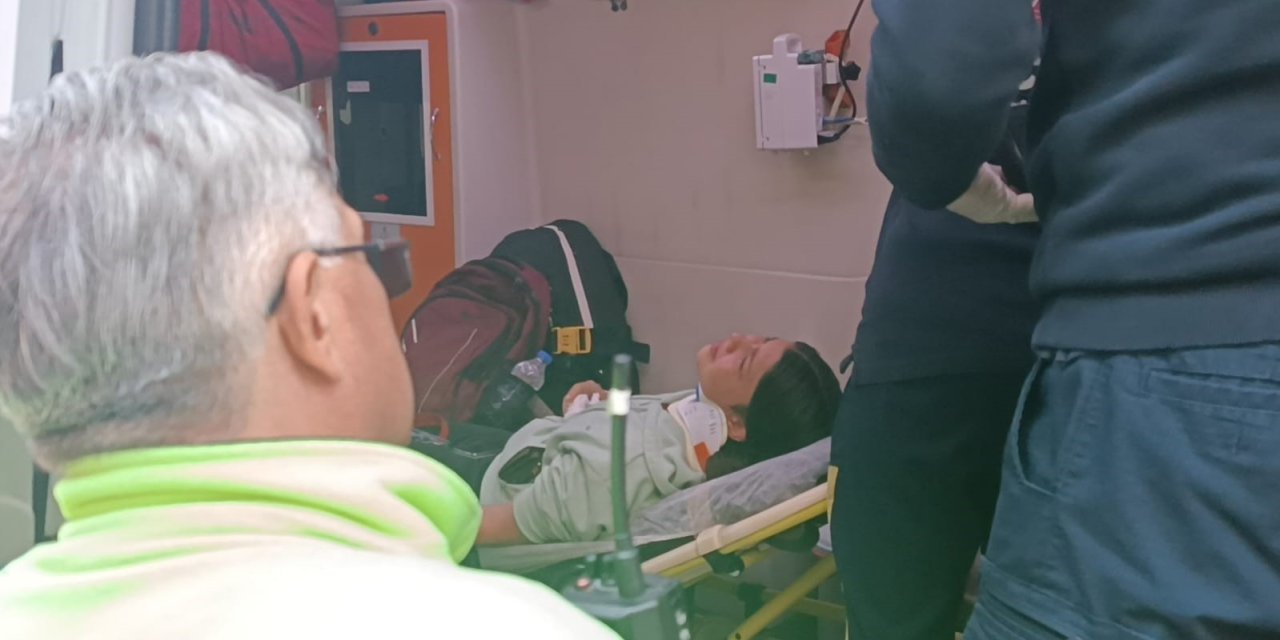 Özel Halk Otobüsü İle Elektrikli Bisiklet Çarpıştı 3 Kişi Yaralandı