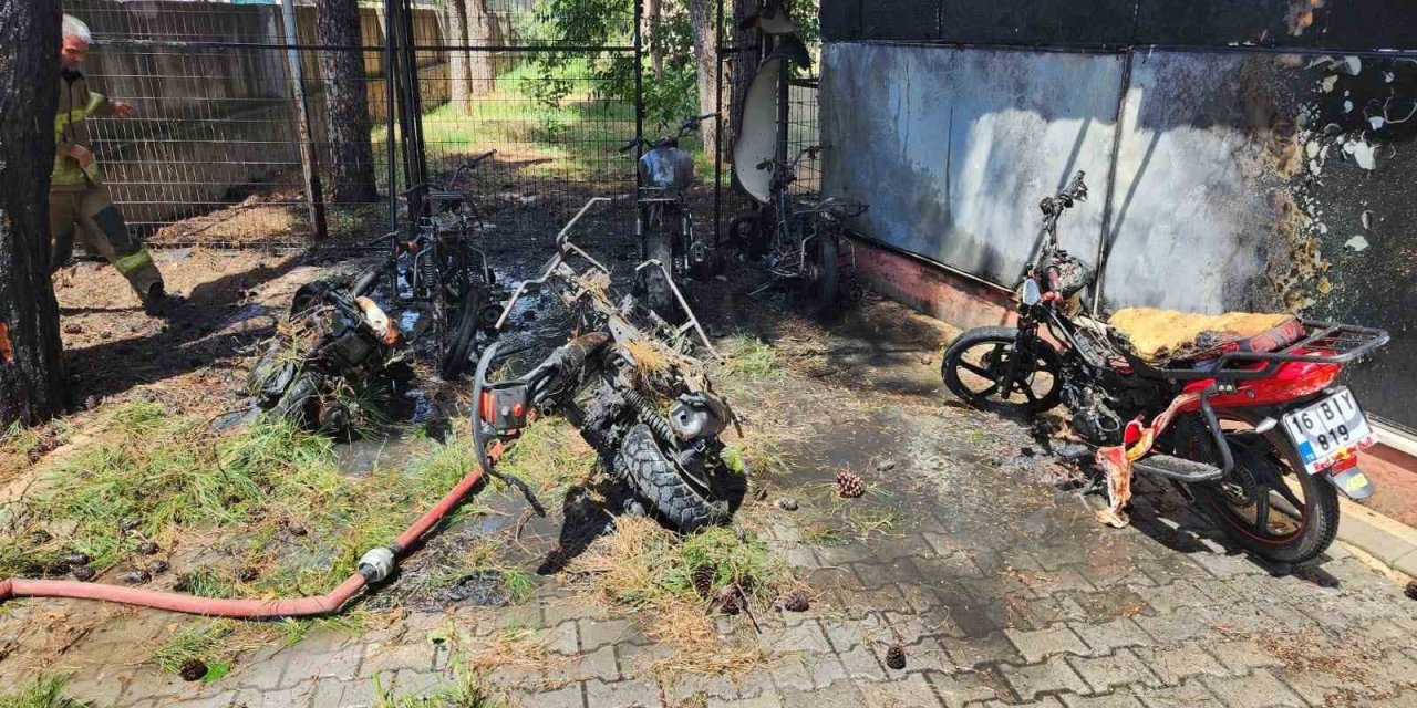 Öğrencilerin Motosikletleri Alev Alev Yandı