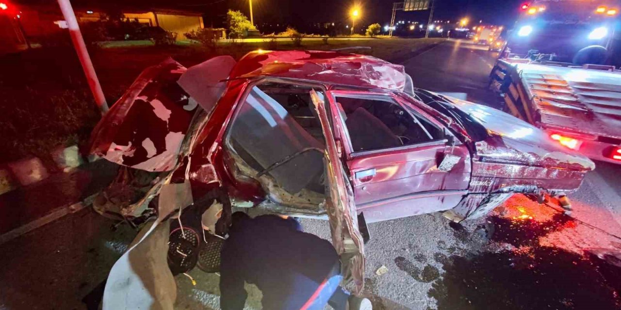 Duble Yolda Refüje Çarpan Otomobil Takla Atarak Hurdaya Döndü: 1 Yaralı