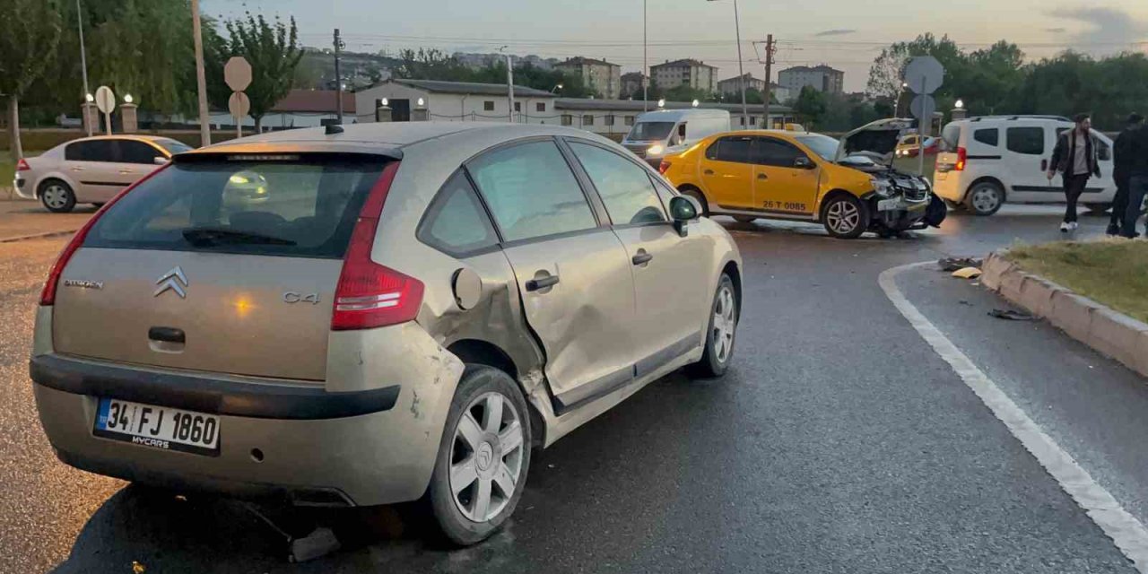 Kural İhlali Yapan Taksi Kazaya Sebep Oldu, 1 kişi yaralandı