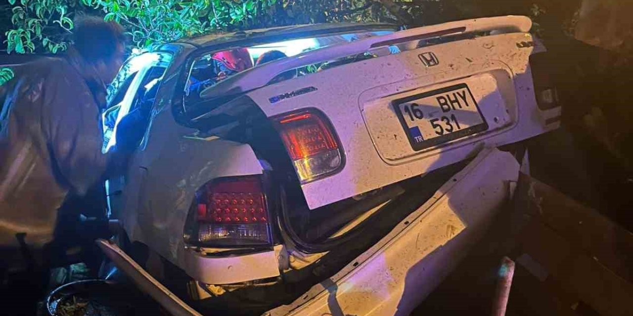 Kontrolden Çıkan Otomobil Bahçeye Uçtu : 1 kişi Yaralandı