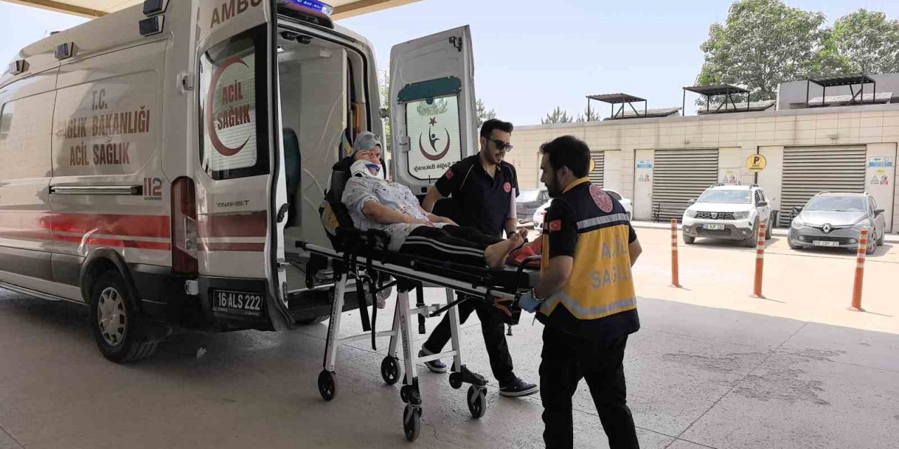 Elektrikli bisikletten düşen kadın ve oğlu yaralandı
