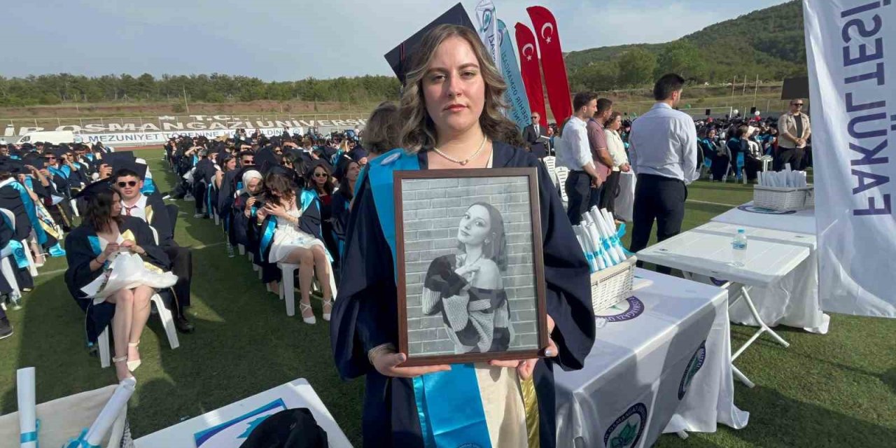 Öğrenciler 6 Şubat Depremlerinde Hayatını Kaybeden Arkadaşlarını Unutmadı