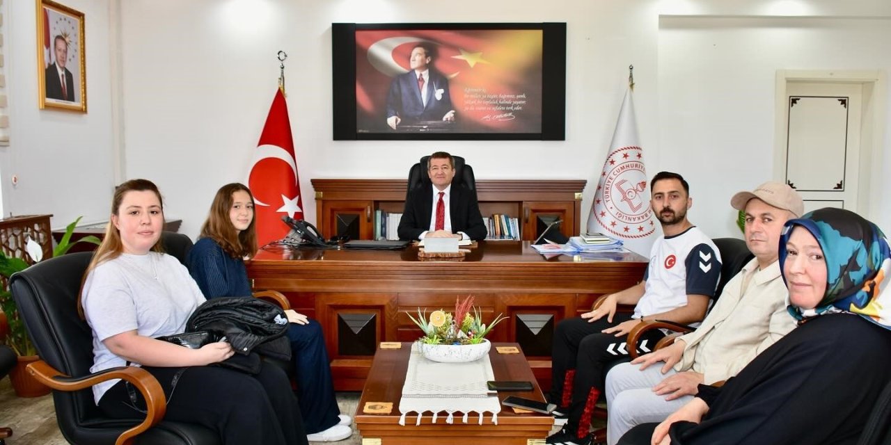 Başarılı öğrenciden Müdür Şimşek’e ziyaret