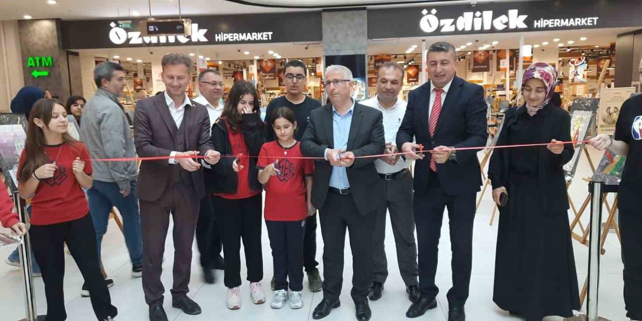 Ortaokul Öğrencilerinden Görsel Sanatlar Sergisi