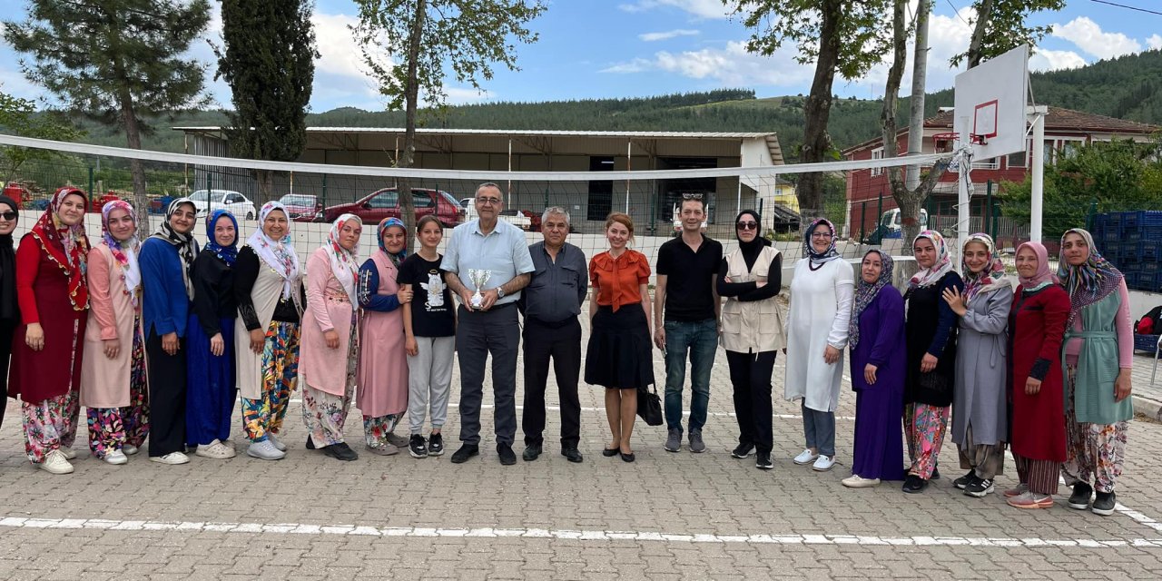 Osmaneli'nde Anneler Arası Voleybol Turnuvası