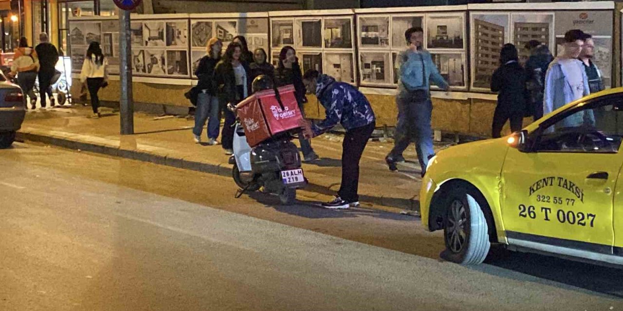 Önündeki Araca Arkadan Çarpan Motosikletli Kurye Yaralandı