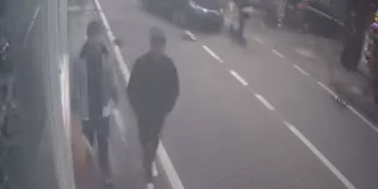 Ani Dönüş Yapan Otomobil Scooter Sürücüsüne Böyle Çarptı