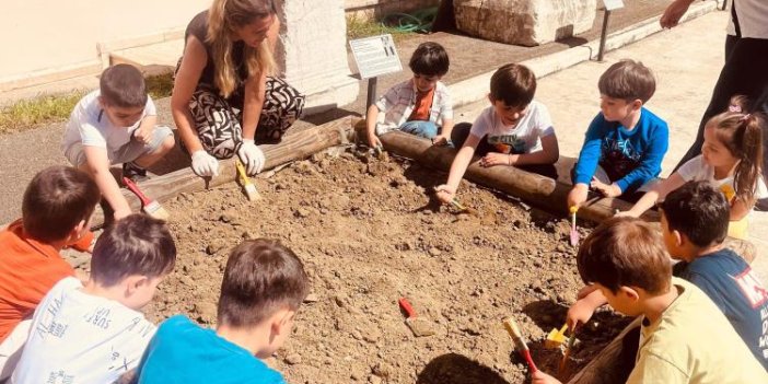 Minik Öğrenciler Temsili Arkeolojik Kazı Çalışması Yaptı