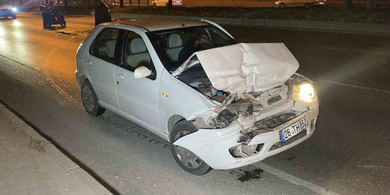 Tıra Arkadan Çarpan Otomobil Kullanılmaz Hale Geldi