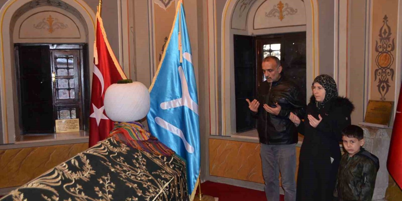 Ertuğrulgazi Türbesi'ni ziyarete Filistin'den geldiler