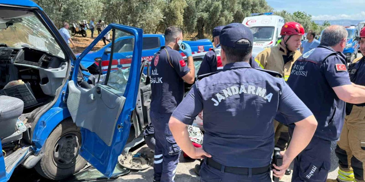 Hatalı Sollama Yapan Otomobil Jandarma Ekibiyle Çarpıştı: 1 Ölü 2 Yaralı