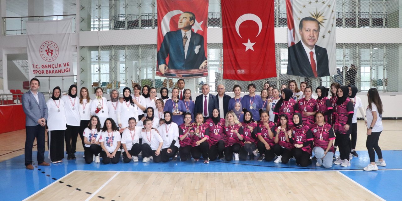 Bozüyük'te "Evimin Sultanları"  Voleybol Turnuvası Tamamlandı