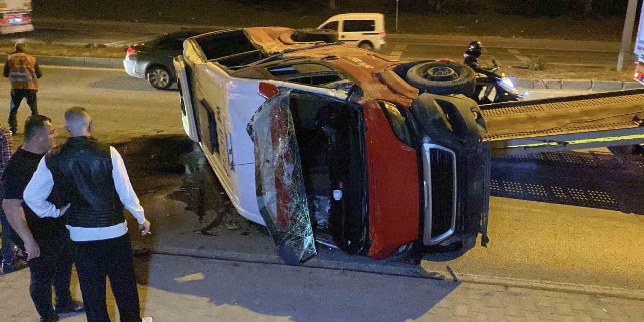 Takla Atan Minibüs Hurdaya Döndü: 1 Yaralı