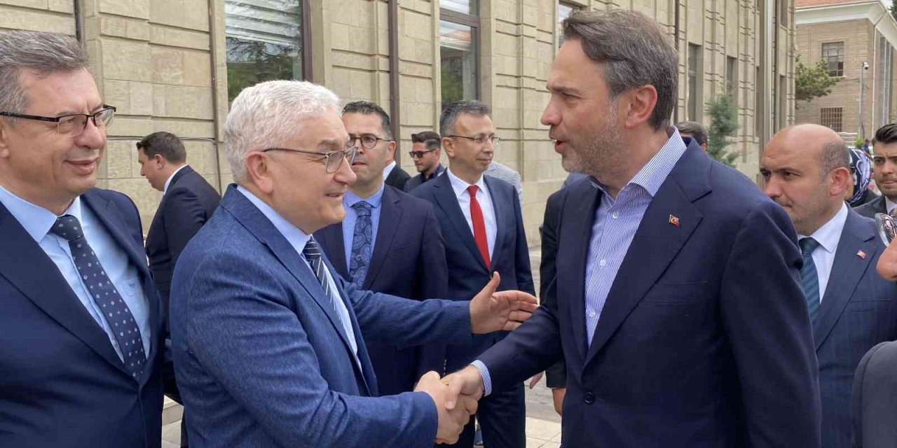 Bakan Bayraktar'dan Valilik Ziyareti