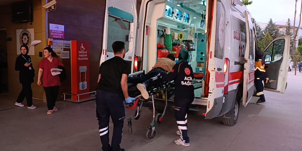 İki Grup Arasında Sopalı Ve Bıçaklı Kavga: 4 Kişi Yaralandı
