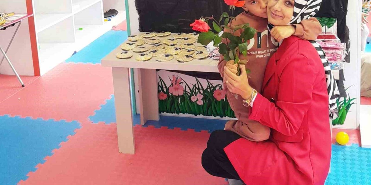 Birsen Öğretmen Gerçekleştirdiği Etkinliklerle Herkesin Takdirini Kazandı