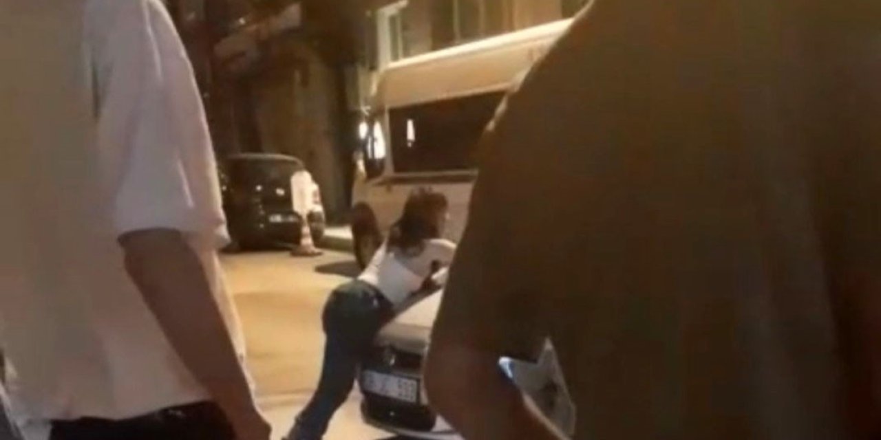 Sokak Ortasında Film Gibi Olay: Kaputa Asılan Kadın Araçla Birlikte Sürüklendi