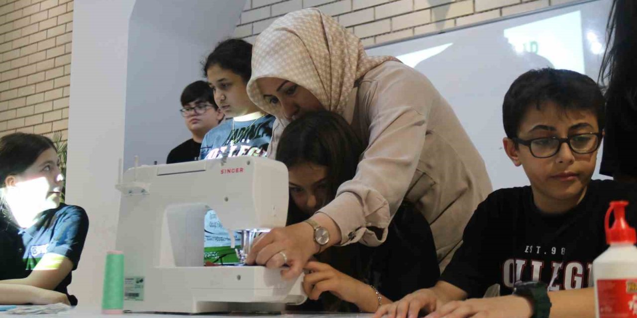 Atık Kumaşlardan Kitap Ayracı Üretiyorlar
