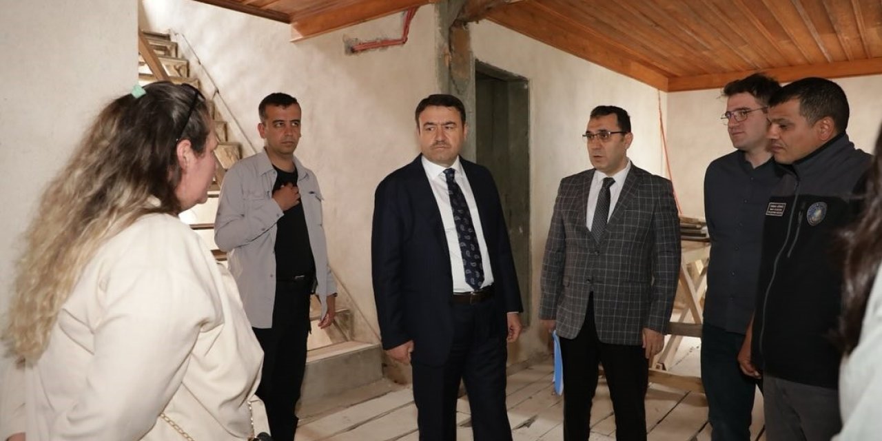 Gençlik Merkezi Olarak Restorasyonu Süren Tarihi Konakta İnceleme