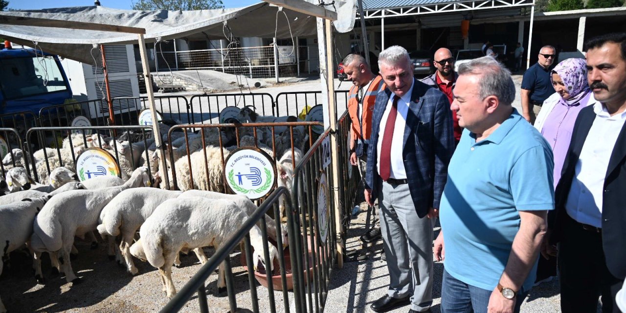 Kaymakam Öztürk'ten Kurban Pazarına Ziyaret