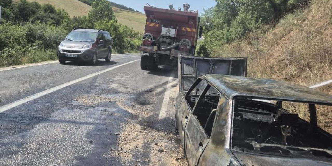 Seyir halindeki otomobil yandı