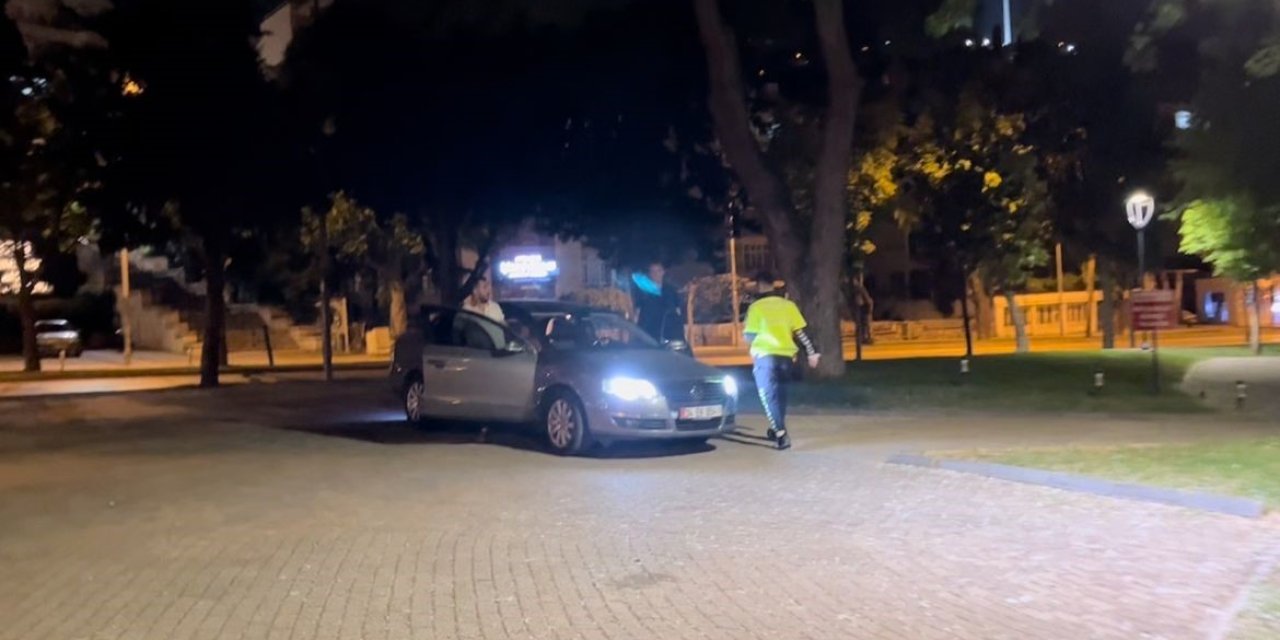 Uygulamayı Görünce Kaldırıma Çıktı, Yine Kaçamadı