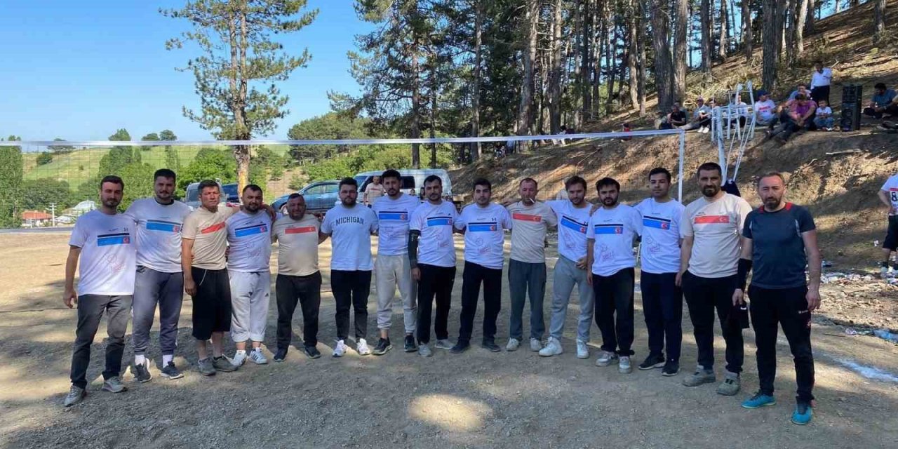 Yeniüreğil Köyünde Geleneksel Voleybol Turnuvası