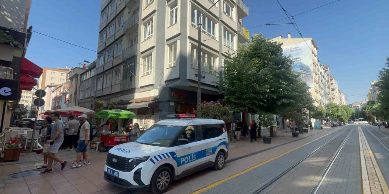 Emekli Doktor Evinde Ölü Bulundu