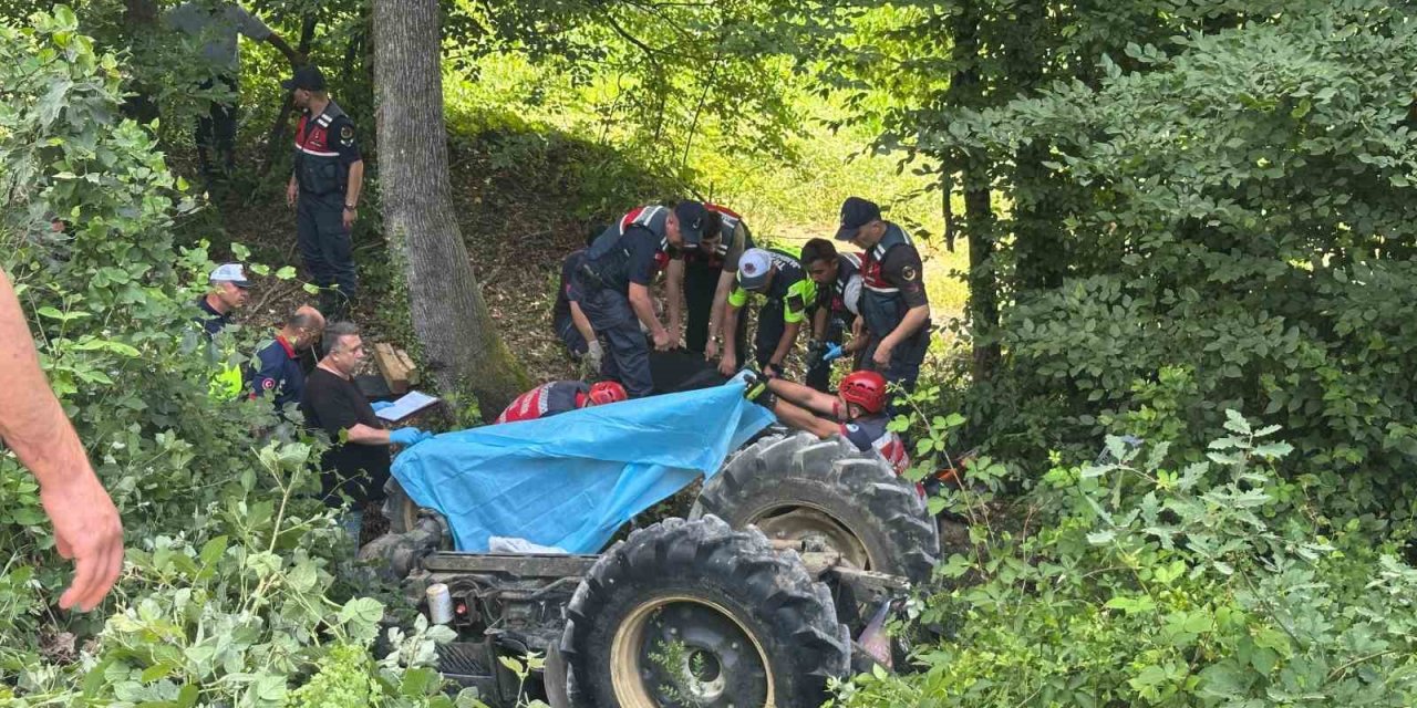 Devrilen Traktörün Altında Kalan Kadın Hayatını Kaybetti