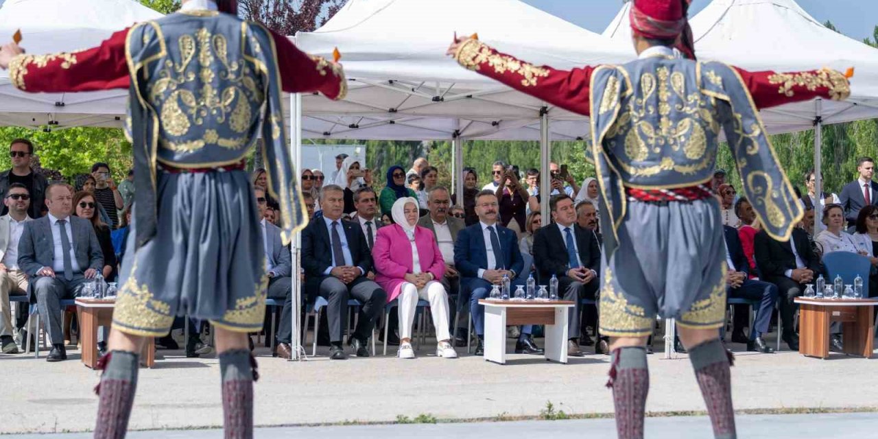 ’hayat Boyu Öğrenme Yıl Sonu Sergisi’nin Açılış Töreni Yapıldı