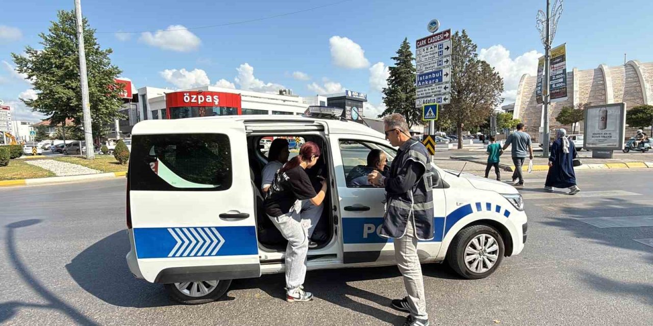 Lgs’ye Girecek Olan Öğrenci Kimliğini Unuttu, Yardımına PolislerKoştu