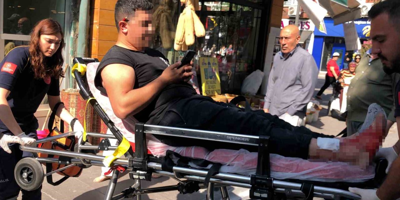 Yaralanan Adam Hastaneye Kaldırılırken Bile Telefonu Elinden Bırakmadı
