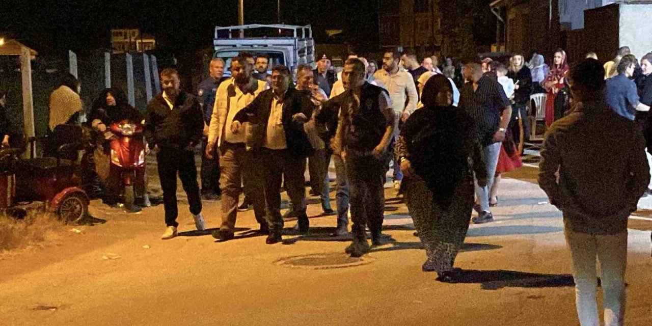 Sokak Düğününde Göğsüne Yorgun Mermi İsabet Eden Kadın Yaralandı