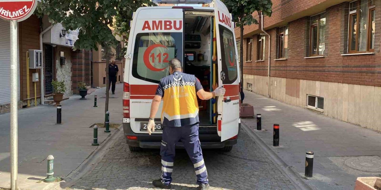 Yalnız Yaşadığı Evde Baygınlık Geçiren Yaşlı Kadın İçin Ekipler Seferber Oldu