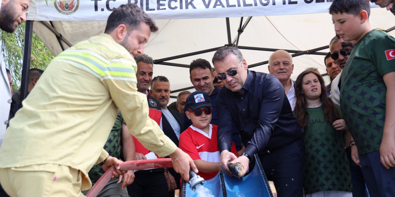 Pelitözü Göleti'nde Anaç Sazan Balığı Salımı