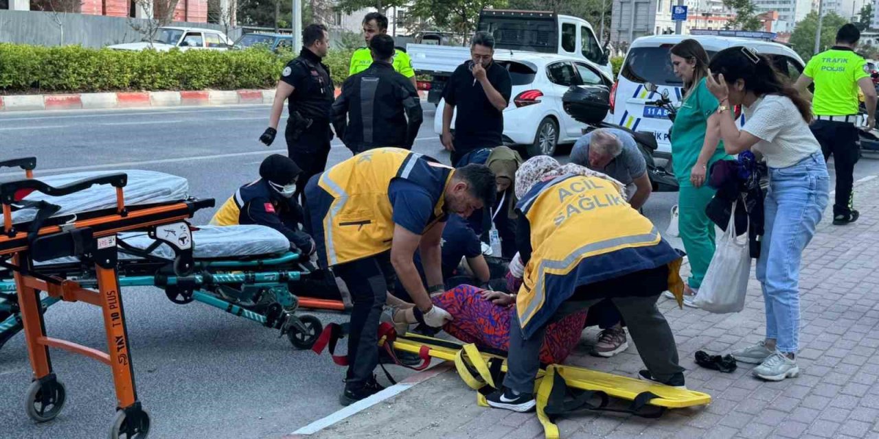 Motosiklet Yayaya Çarptı
